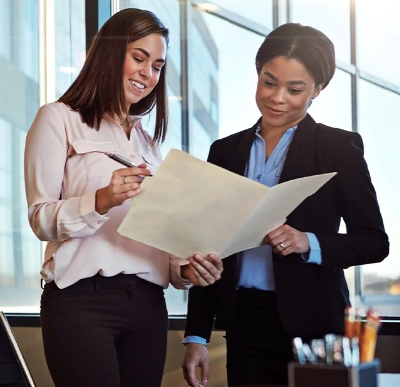 Spezialisierte Juristen analysieren Betrugsfälle